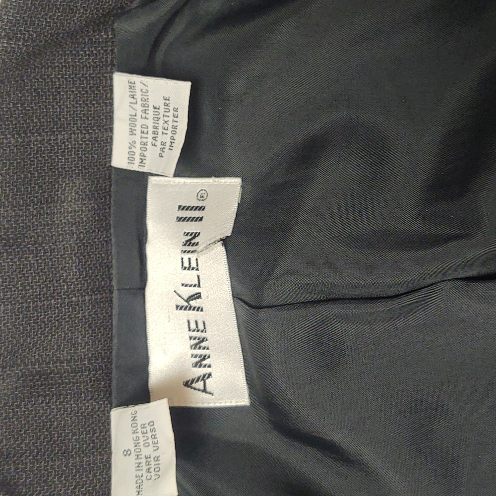 Suit - Picture 3 of 3